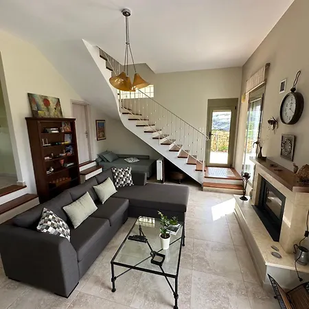 Estia Apartment *