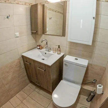 Estia Apartment *